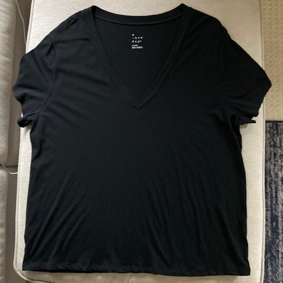 Black V Neck Short Sleeve T Shirt - Size XL - NWOT - deep V - Picture 3 of 4